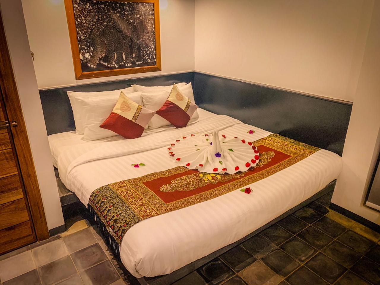 1004 Boutique Hotel Сиемрип Экстерьер фото